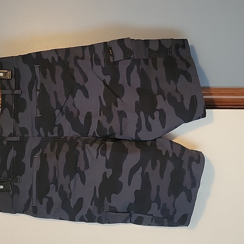 🆕️ Lee Men's Camo Cargo Shorts - Blue & Black Size 34 - Picture 3 of 7